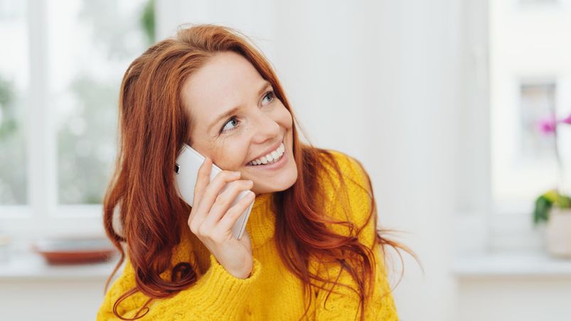 Frau telefoniert